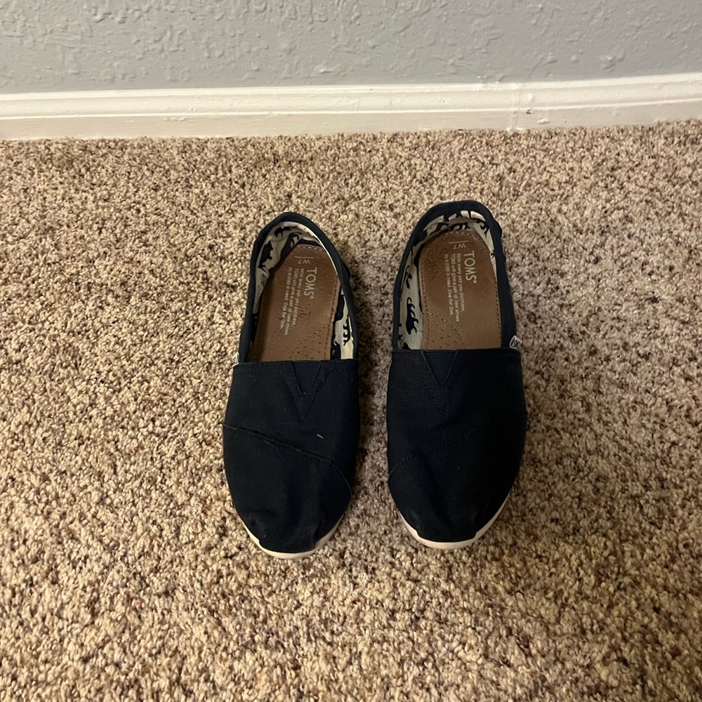 TOMS  Shoes